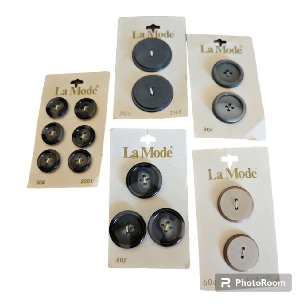 3/$30 VTG LA MODE Gray Two and Four Hole Acrylic Buttons